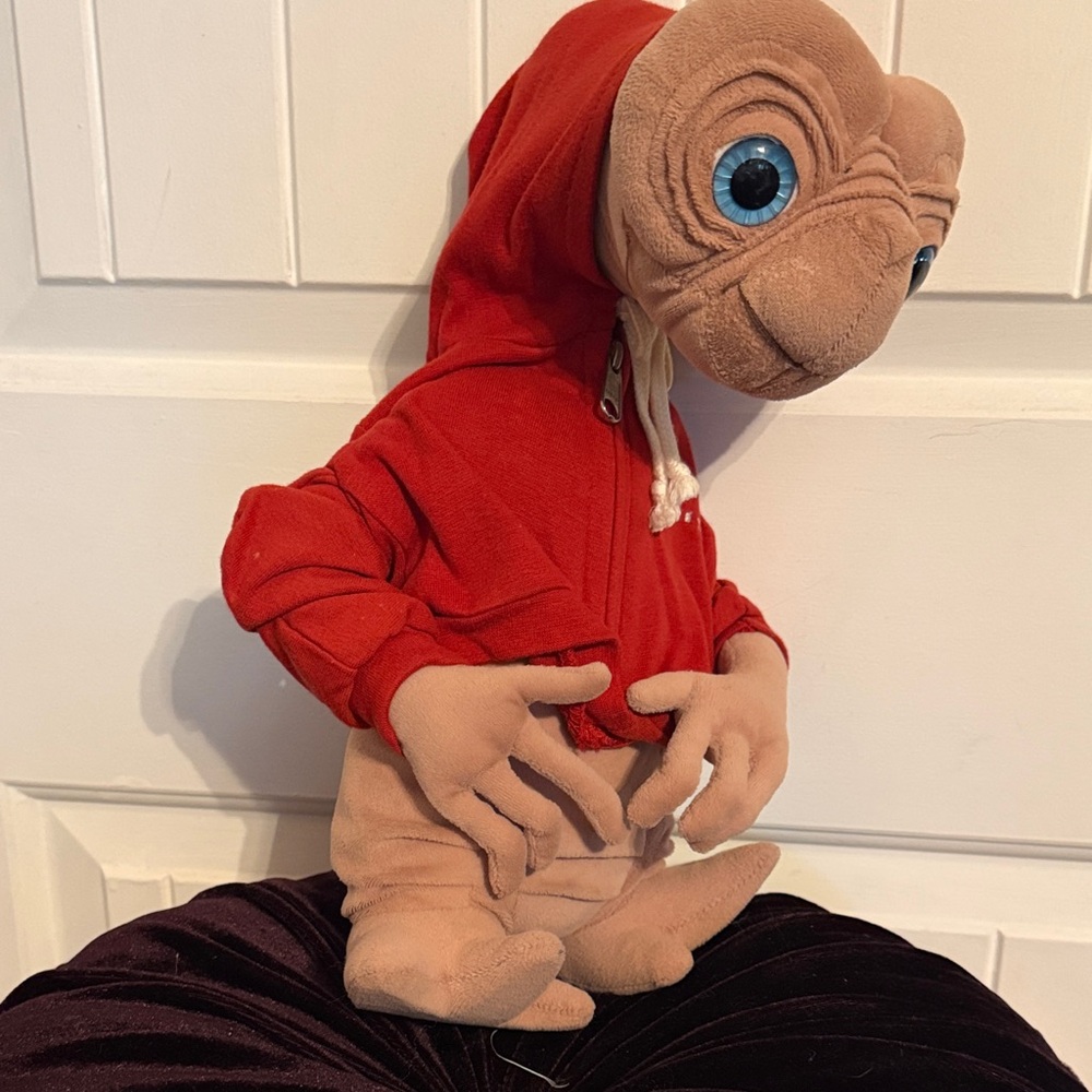 Plush Reptile Figure in Red Hoodie - Licensed Movie Plush - Picture 4 of 9